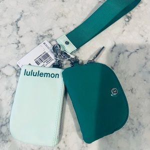 DUAL POUCH WRISTLET - NEW-